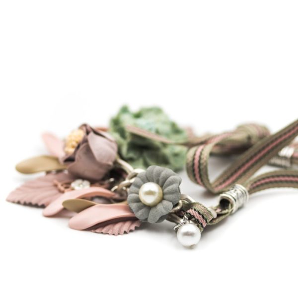 colier floral elegant