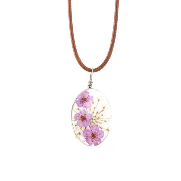 colier cu floare mov colier cu floare mov