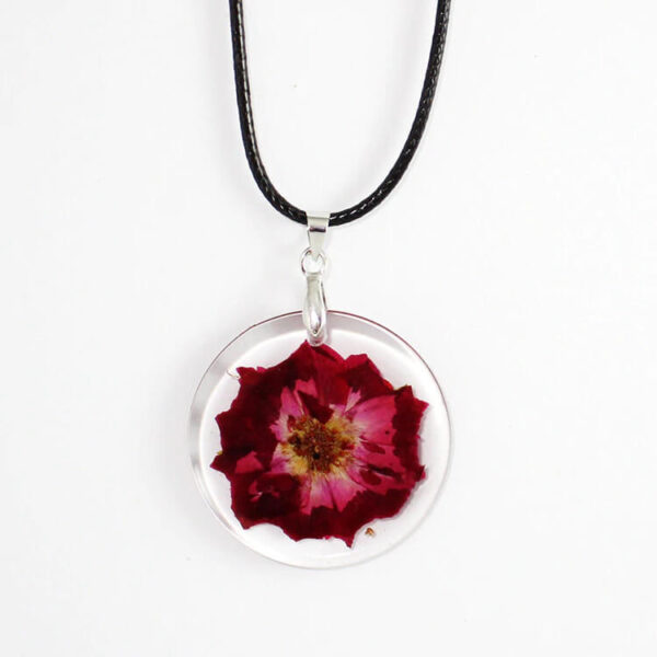 colier cu floare galbena